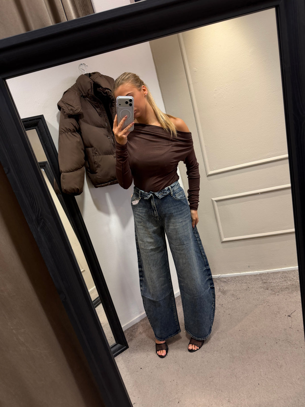 fold jeans