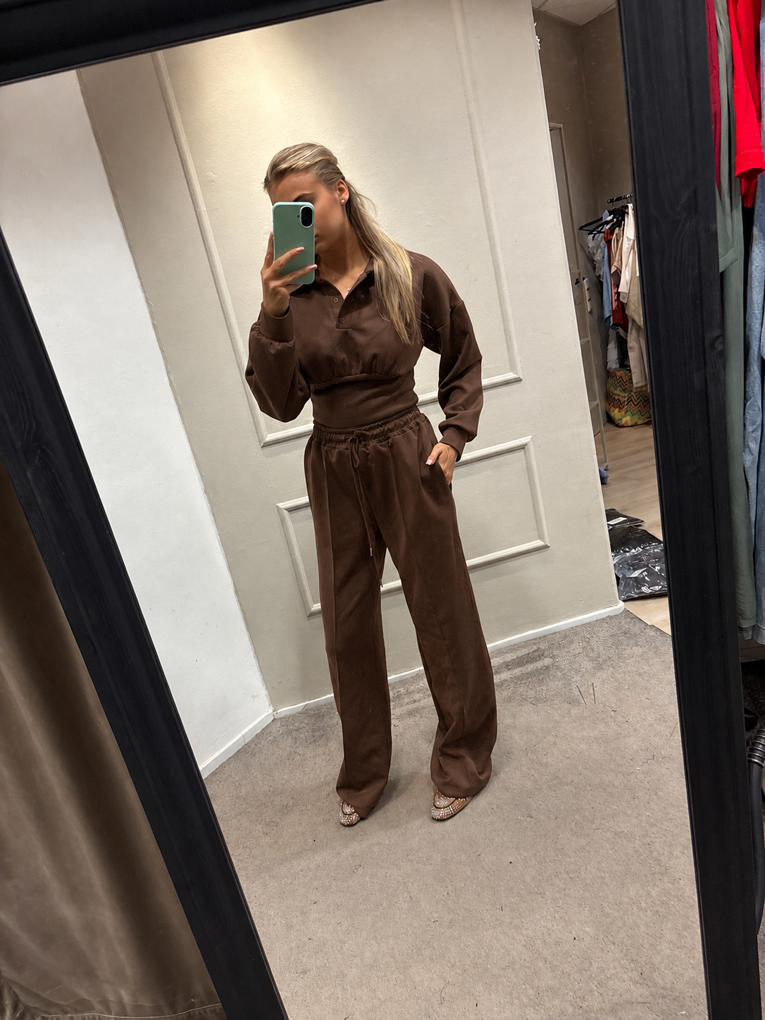 Elez set - Bruin