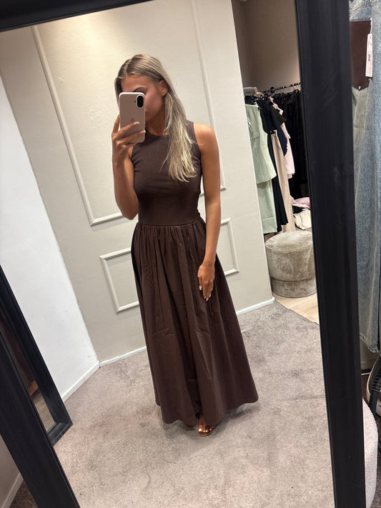Ivana dress - Bruin